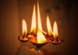 Is aarti done in Gurudwara like in Hindu Temples?