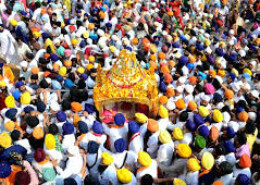 What are the benefits of performing Parikarma of Guru Granth Sahib Ji?